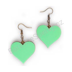 Dřevěné handmade srdíčkové náušnice - Pure Heart (zelené, velké)